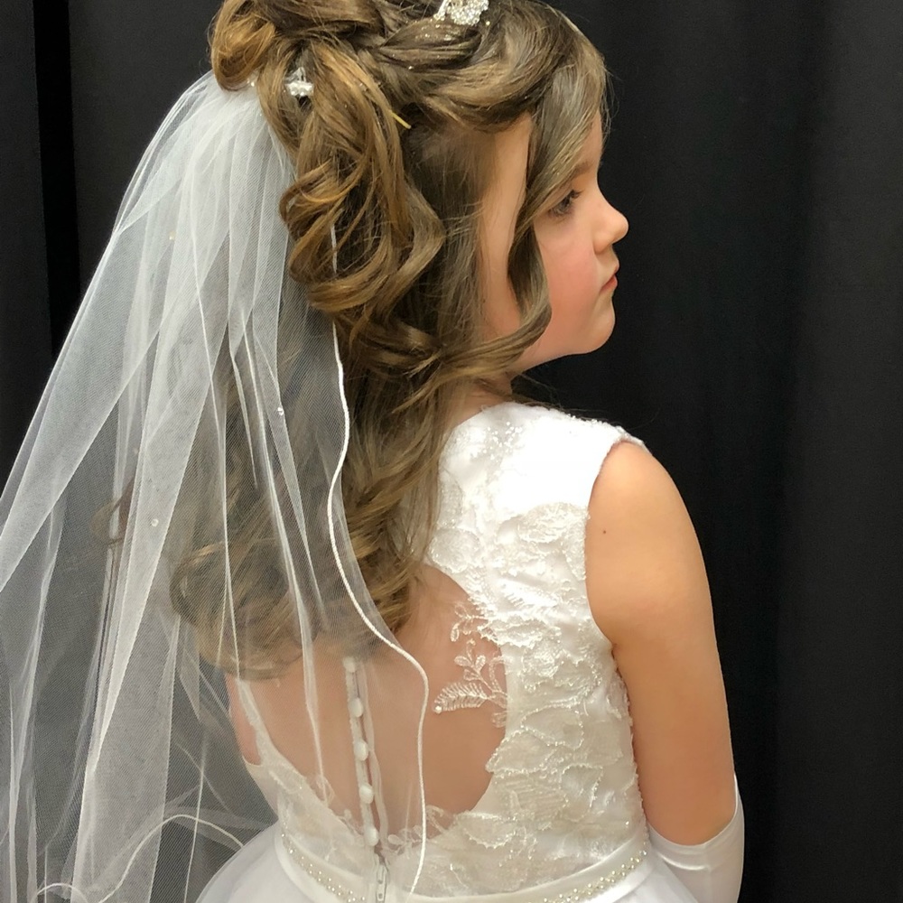 Communion dress, size 8. Included: Tiara and Veil